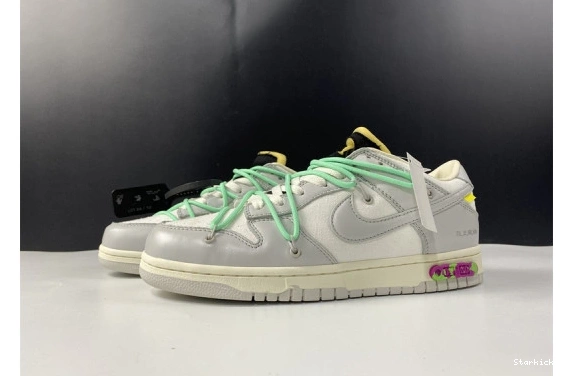 DM1602-114 4 Dunk Nike Low O-W Lot 0721